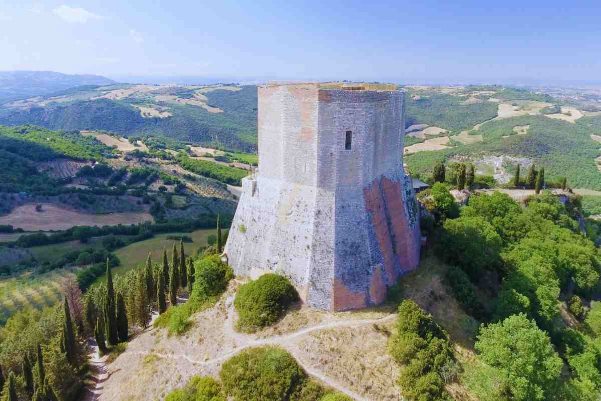 jene-stephaniuk-lkmGeyLItrw-unsplash-ls un castello