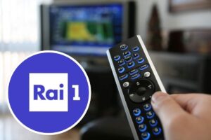 telecomando puntato alla TV e logo Rai