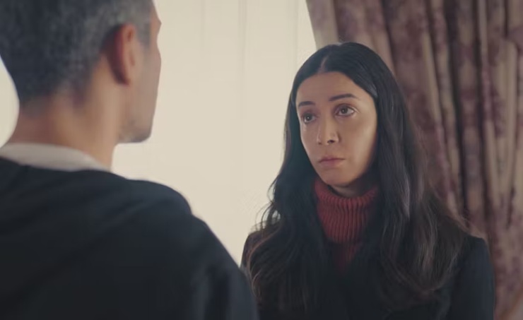 Piril e Sarp di spalle di la forza di una donna