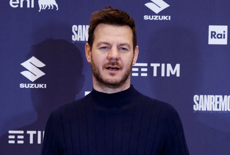 alessandro cattelan in primo piano