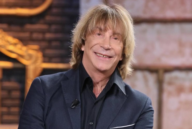 enzo paolo turchi sorridente in primo piano