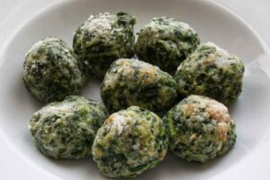 piatto di gnudi ricotta e spinaci