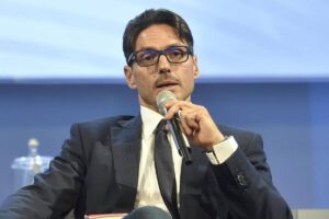 Pier Silvio Berlusconi mentre parla