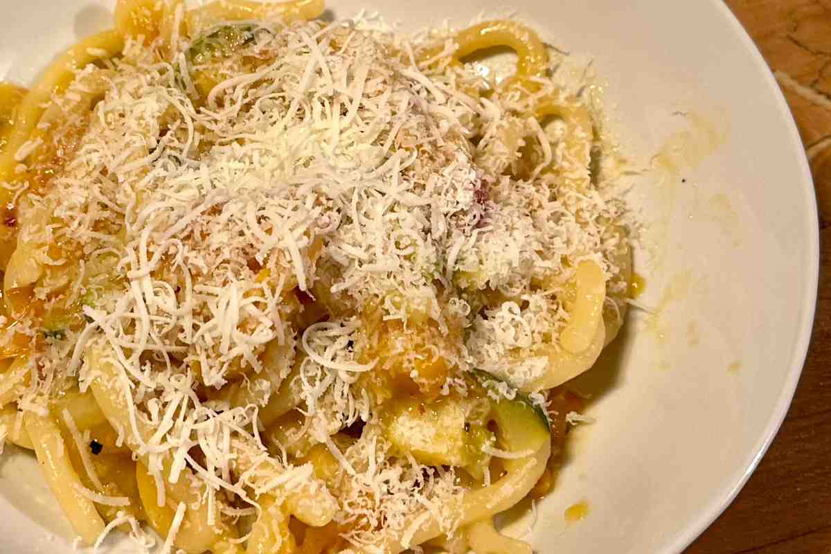 pici all'etrusca in un piatto