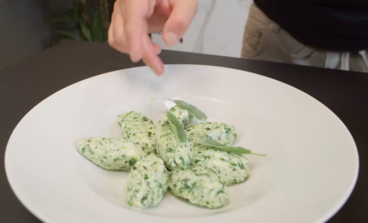 gnudi ricotta e spinaci con burro e salvia
