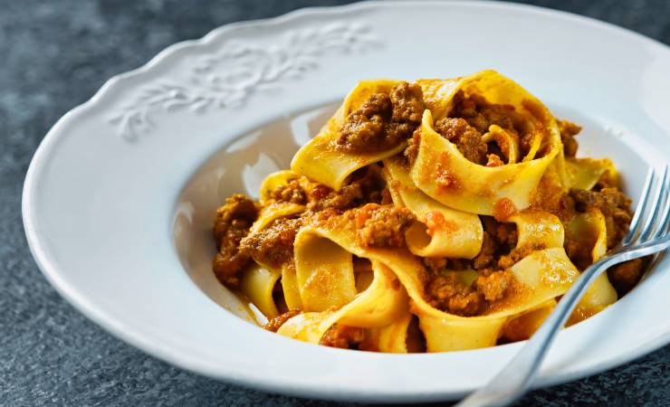 piatto di pappardelle al ragù